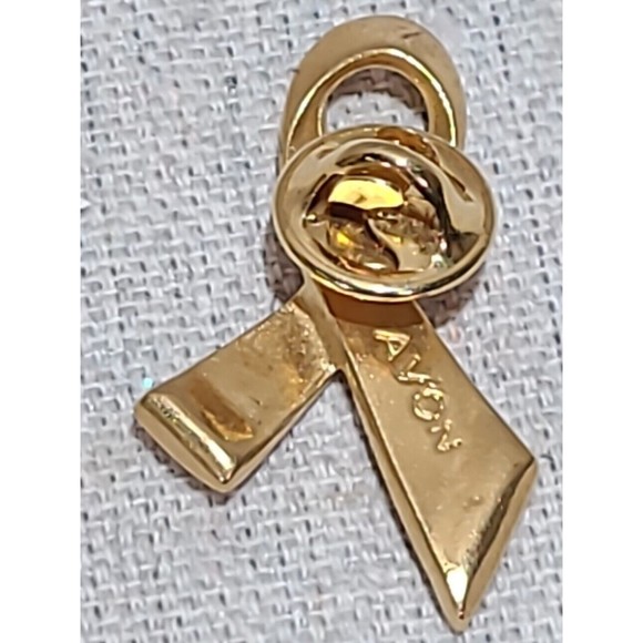 Vintage Avon Breast Cancer Awareness Pin Ribbon Rose Gold Tone Pink Stones - Picture 2 of 3